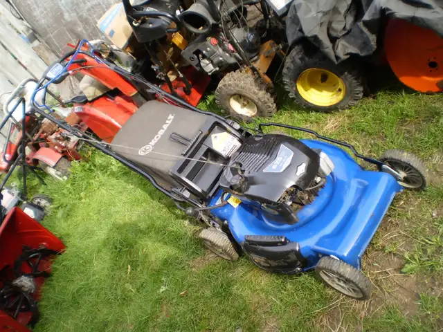 KOBALT 22inch Self-Propelled gas Lawnmower.