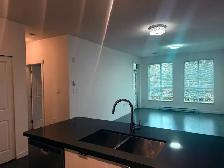 Spacious 2Bed 2Bath 900sqft Apartment in South Surrey - Photo 2