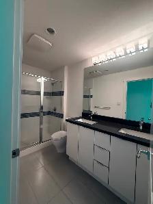Spacious 2Bed 2Bath 900sqft Apartment in South Surrey - Photo 4