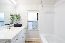 Hamilton 1 Bedroom Upper Unit |  Balcony   In Unit Laundr - Photo 4