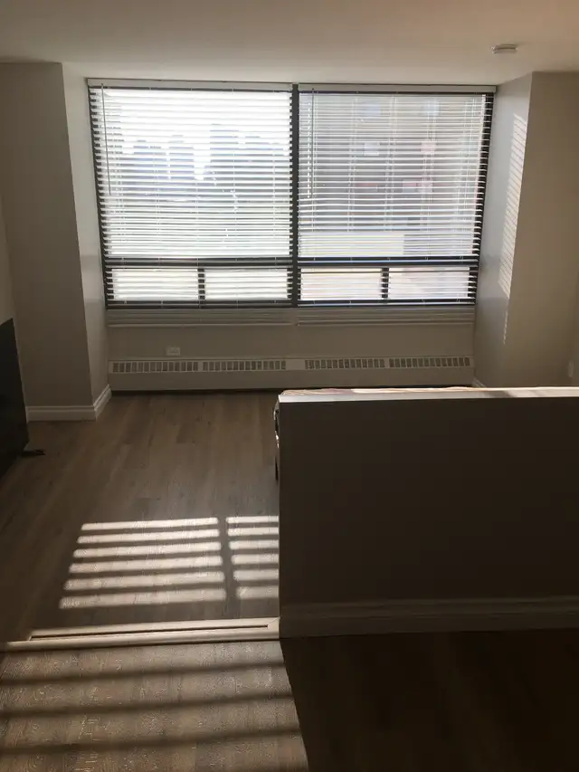 BACHELOR Suite for rent DOWNTOWN-Hargate Building