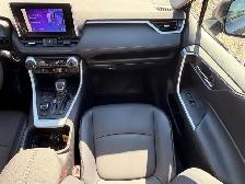 2023 Toyota RAV4 Hybrid XLE - Photo 13