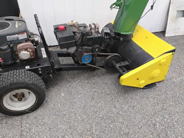 SOUFFLEUSE. JOHN DEERE.  AVEC.  MOTEUR