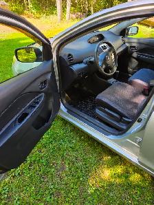 2011 Yaris for sale - Photo 4