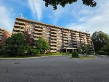 TOUT INCLUS! Condo de Luxe 3 1/2 830p.ca, MEUBLÉ à louer