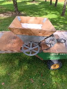 GRAPE CRUSHER FOR WINE MAKING