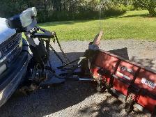 2000 Chev Silverado 2500 with plow - Photo 3