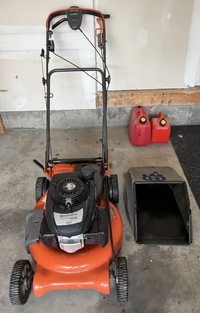 Husqvarna 7021CH 21-Inch Self-Propelled Gas Lawn Mower