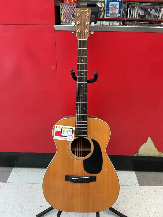guitare acoustique Yamaki
