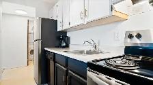 FULLY FURNISHED  1 BEDROOM / PRIME LOCATION / AVAILABLE NOV 1 - Photo 5