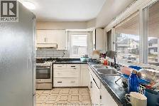 Room for rent U Windsor Oct 1 - Photo 3