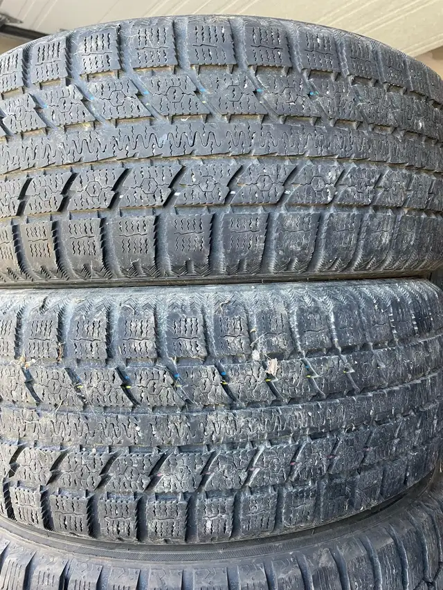 2x  pneus hiver 215/55R18 Toyo observe gsi5