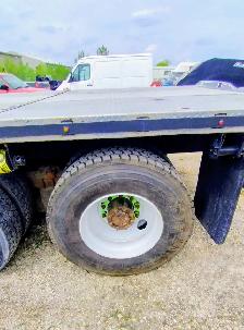 Flatbed truck - Photo 3