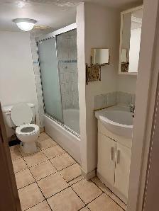 Spacious 4 bedroom/1 bath available now ! - Photo 4
