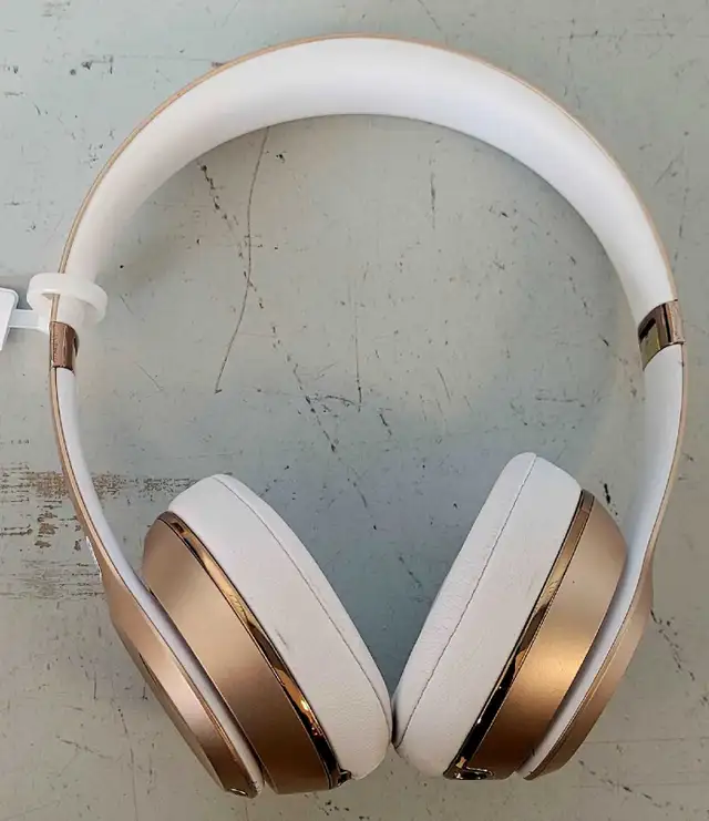 Beats Solo 3 Bluetooth On-Ear Headphones (31352103)