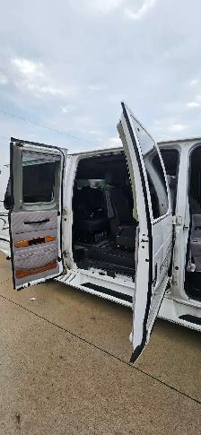 2002 Ford econoline e150 - Photo 9