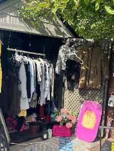 major yard sale! - Photo 5
