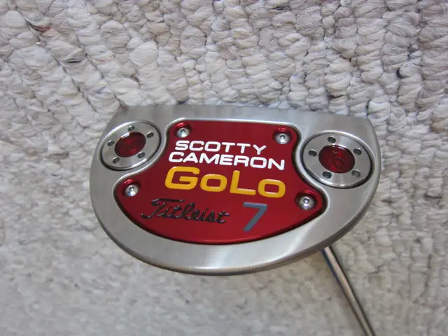 NEW SCOTTY CAMERON RH 34' PUTTER   H/C