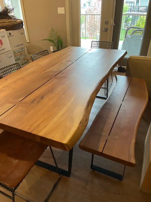 Dinning Room Table and Matching Bench