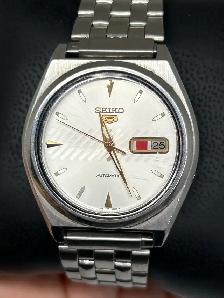 Vintage Seiko 5 Men’s Watch - Photo 8