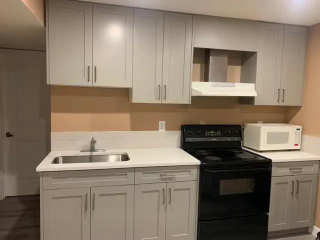 Spacious basement Room in Banff Trail close to UC/SAIT