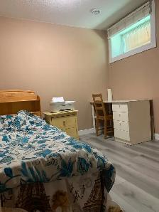 Spacious basement Room in Banff Trail close to UC/SAIT - Photo 3