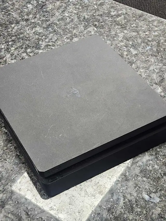 1TB PS4 SLIM WITH CONTROLLER