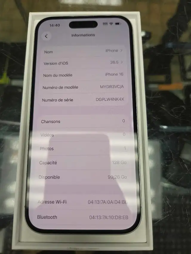 Apple iPhone 16