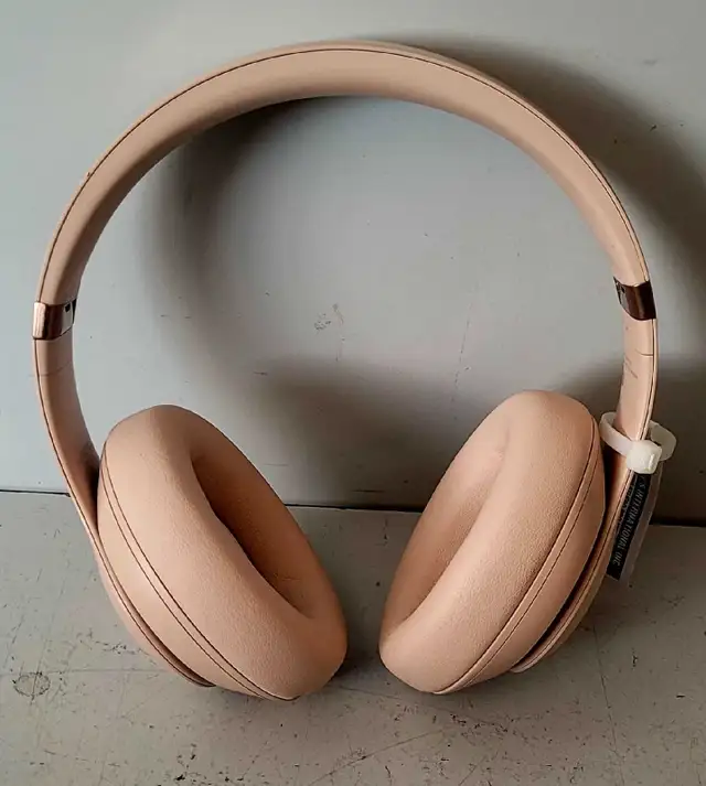 Beats x Kim Bluetooth Over- Ear Headphones (32510722)