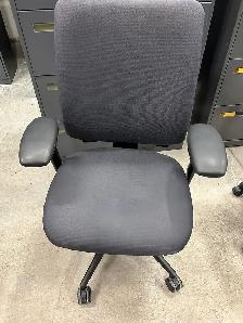 Used Chair for Sale - Ufficio Furniture - Call Us Now! - Photo 2