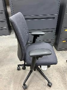Used Chair for Sale - Ufficio Furniture - Call Us Now! - Photo 3