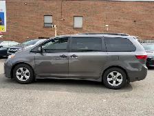2019 Toyota Sienna L - Photo 3
