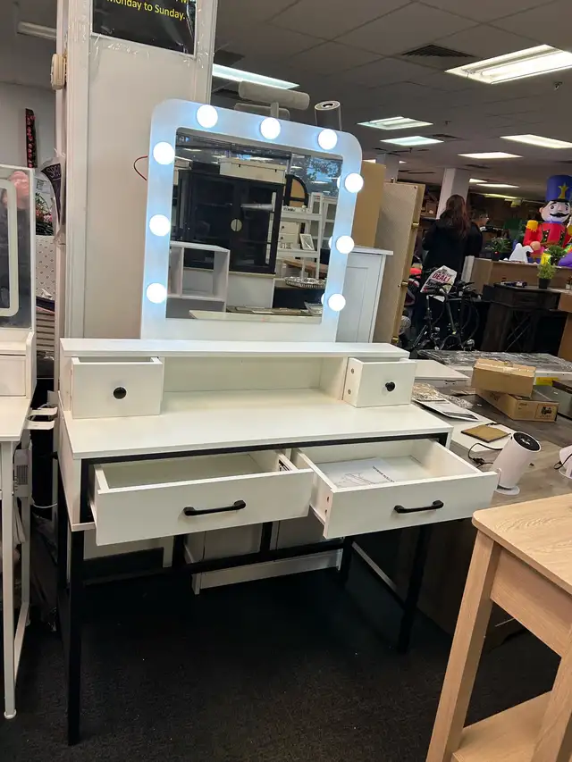 Dressing table with light, good price and good price