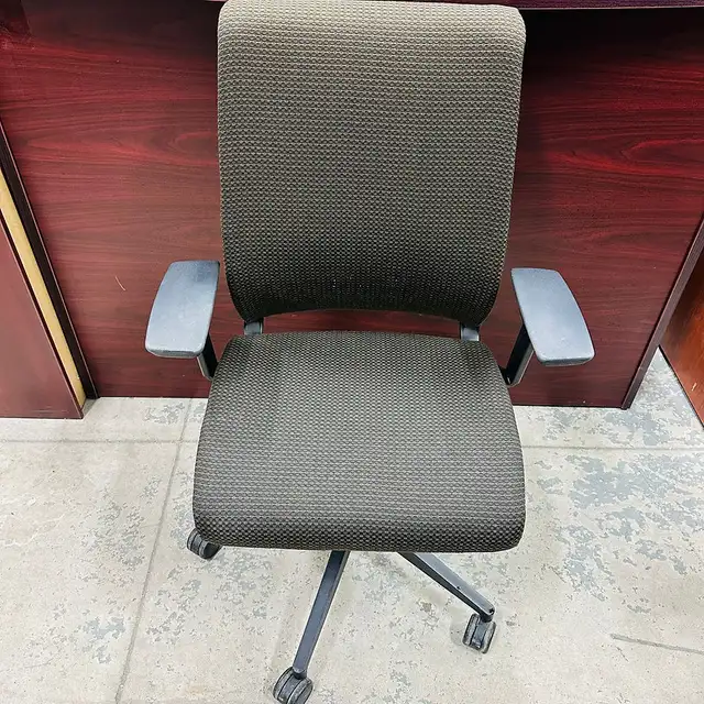 Used Chairs for Sale - Ufficio Furniture - Call Us Now!