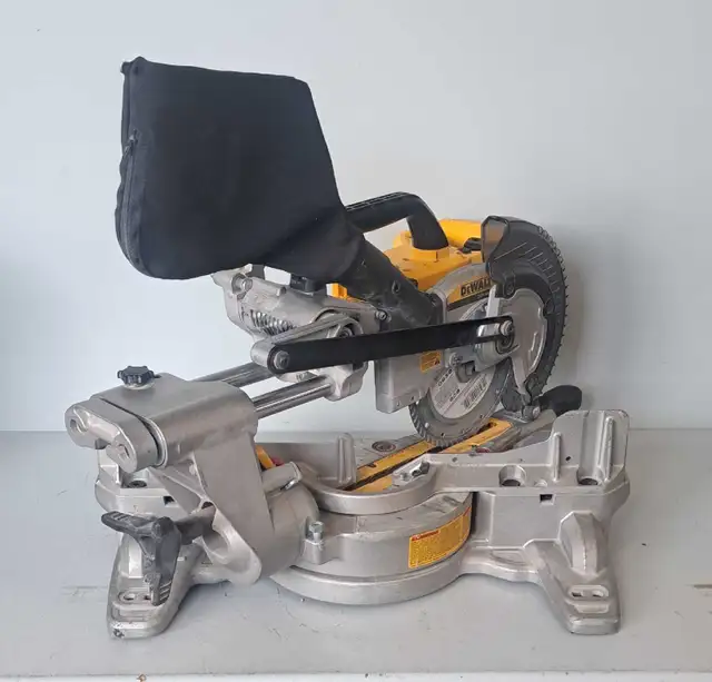 7 1/4' 20V Dewalt DCS361 Sliding Compound Miter Saw (31400206)