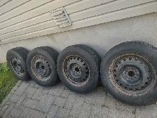 235-65R17x4 pneus hiver sur jantes Nissan Rogue 2023. - Photo 3