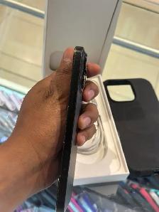iPhone 16 Pro Max 512GB - With OtterBox Case - Photo 5