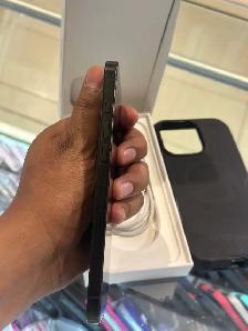 iPhone 16 Pro Max 512GB - With OtterBox Case - Photo 6