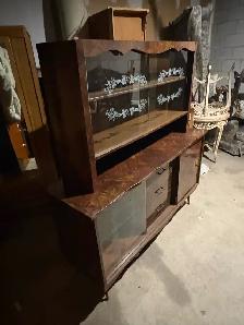 Free delivery antique Vintage Mid-Century Walnut China Cabinet - Photo 4