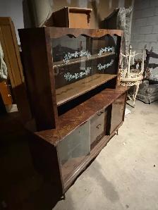 Free delivery antique Vintage Mid-Century Walnut China Cabinet - Photo 5