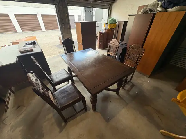 Free delivery antique solid oak dining table with 5 chairs