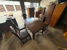 Free delivery antique solid oak dining table with 5 chairs