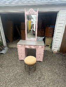 Free delivery Vintage 1972 Daveluyville Vanity  with  Stool - Photo 2