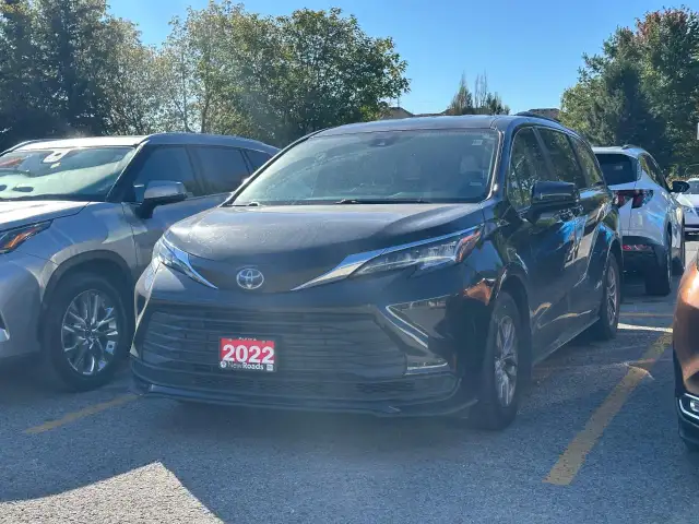 2022 Toyota Sienna LE 8-Passenger 2.5L Toyota Hybrid Efficien...