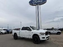 2024 RAM 3500 Laramie / NIGHT EDITION! / LOW KM! / LOADED! / 6.7 - Photo 2