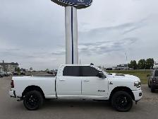 2024 RAM 3500 Laramie / NIGHT EDITION! / LOW KM! / LOADED! / 6.7 - Photo 3