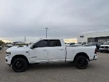 2024 RAM 3500 Laramie / NIGHT EDITION! / LOW KM! / LOADED! / 6.7 - Photo 5