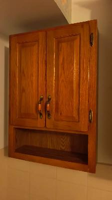 Armoire à pharmacie en chêne avec tablettes