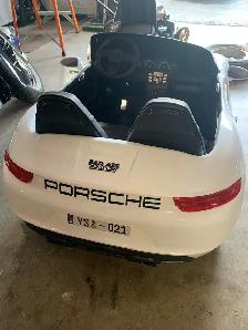 highend Remote control kids PORCHE car ride on - Photo 3