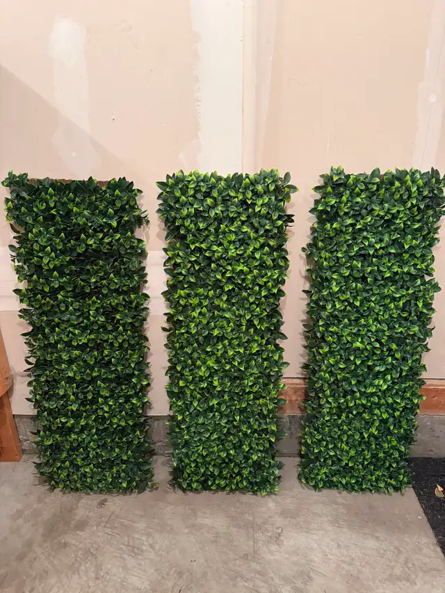 Set of 3 Expandable Green Faux Foliage Trellis/Privacy Screen